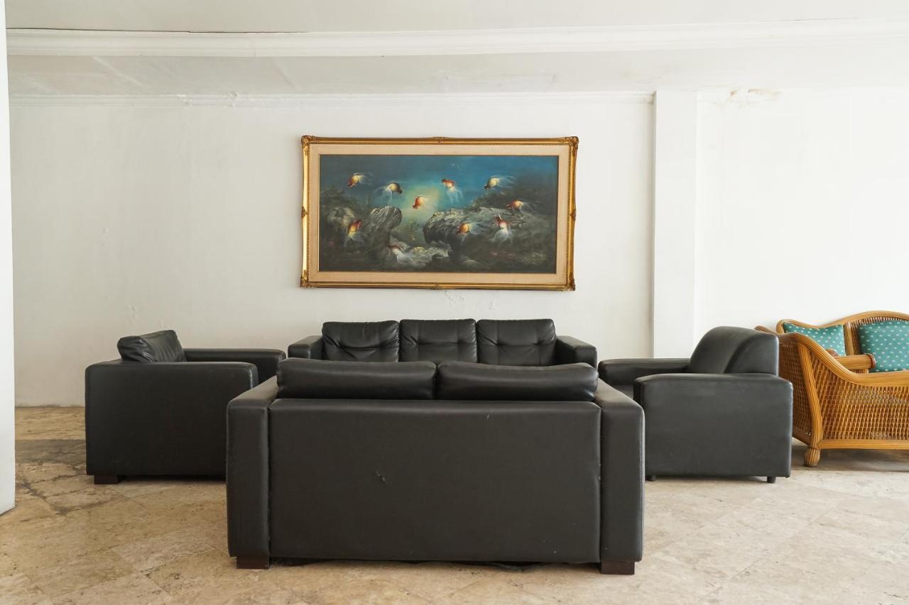 Homestay 3 Surabaya Buitenkant foto
